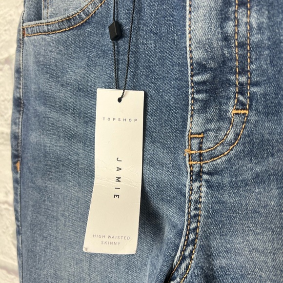 NWT Topshop Jamie Skinny Jeans High Rise Stretch Denim Chewed Hems SIZE 26 - Picture 3 of 7